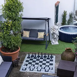 Small Cozy In Palace Patio With Hot Tub And Snooker - Wow Bed and breakfast
